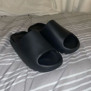 Yeezy slide onyx size us11 new no box